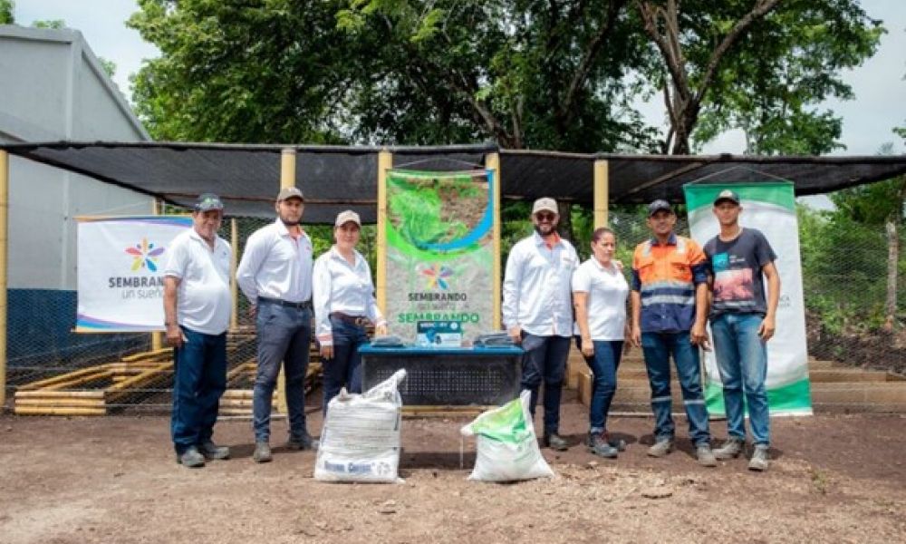 ENTREGA HUERTA Y VIVERO ESCOLAR A LA COMUNIDAD ESTUDIANTIL CAÑABRAVAL BAJO